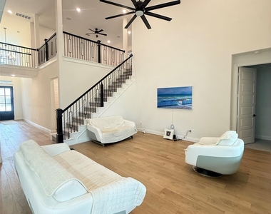 11400 Finch Hattons Drive - Photo Thumbnail 2