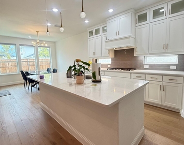 11400 Finch Hattons Drive - Photo Thumbnail 8