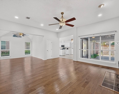 304 Belvedere Drive - Photo Thumbnail 9