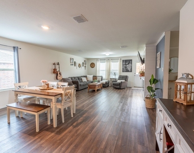 771 Bayonet Street - Photo Thumbnail 7