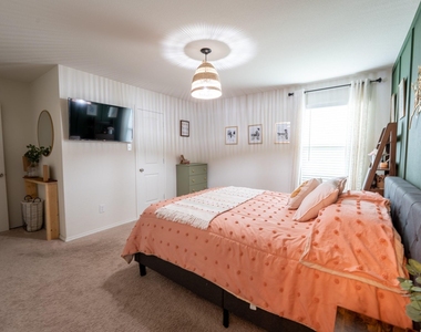 771 Bayonet Street - Photo Thumbnail 9
