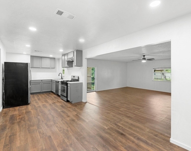 777 Cullum Avenue - Photo Thumbnail 9