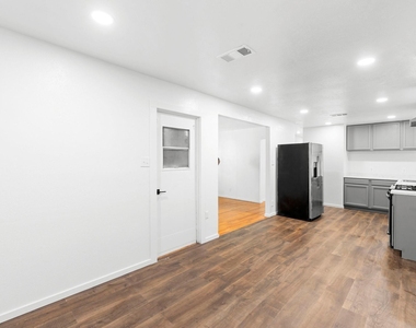 777 Cullum Avenue - Photo Thumbnail 10