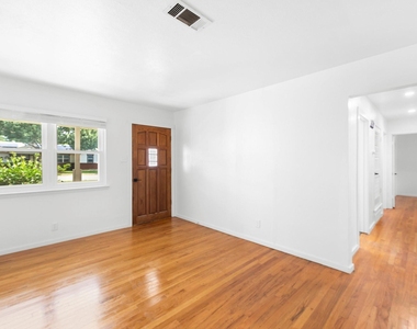 777 Cullum Avenue - Photo Thumbnail 3