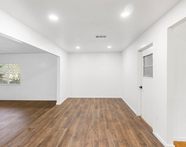 777 Cullum Avenue - Photo Thumbnail 8