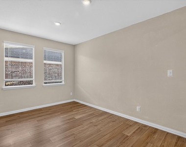 1222 Smoketree Lane - Photo Thumbnail 10