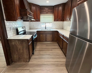 401 E Miller Road - Photo Thumbnail 2
