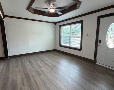 401 E Miller Road - Photo Thumbnail 3