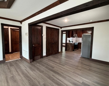 401 E Miller Road - Photo Thumbnail 1