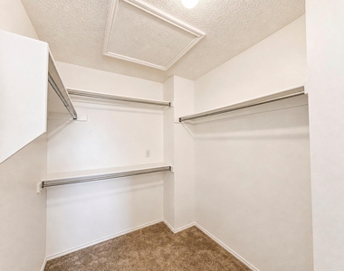 6024 Longley Court - Photo Thumbnail 7