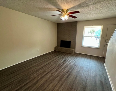 2019 Paisley Drive - Photo Thumbnail 3