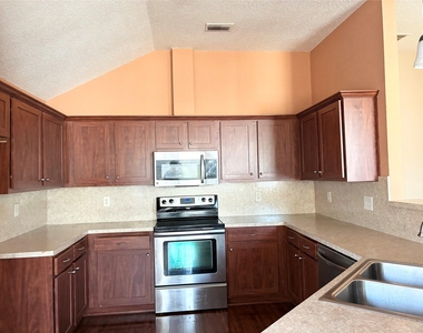 807 Aylesbury Drive - Photo Thumbnail 5