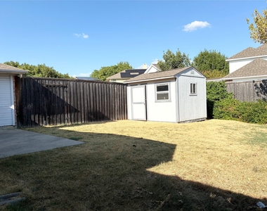 807 Aylesbury Drive - Photo Thumbnail 15