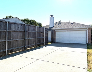 807 Aylesbury Drive - Photo Thumbnail 17