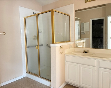 807 Aylesbury Drive - Photo Thumbnail 11