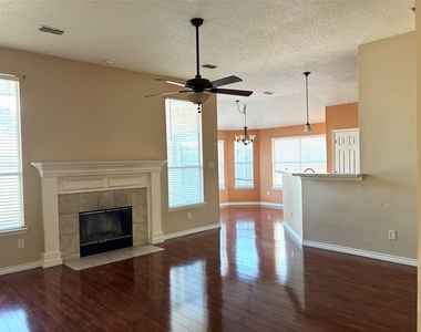 807 Aylesbury Drive - Photo Thumbnail 3