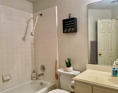 807 Aylesbury Drive - Photo Thumbnail 12