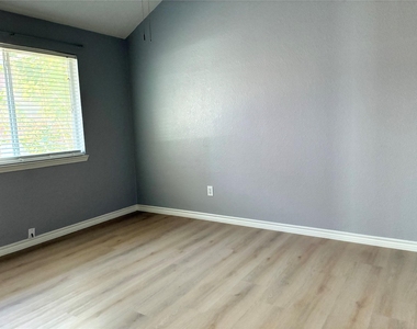 807 Aylesbury Drive - Photo Thumbnail 7