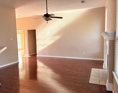 807 Aylesbury Drive - Photo Thumbnail 2