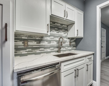 12888 Montfort Drive - Photo Thumbnail 9