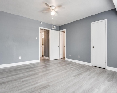 12888 Montfort Drive - Photo Thumbnail 15