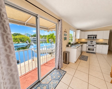 932 Tropical Lane - Photo Thumbnail 8