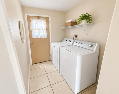 932 Tropical Lane - Photo Thumbnail 17