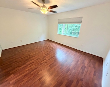 5738 Nw 48th Avenue - Photo Thumbnail 11