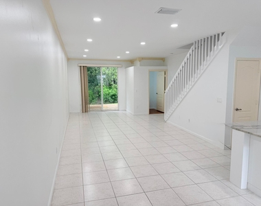 5738 Nw 48th Avenue - Photo Thumbnail 2