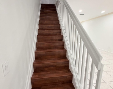 5738 Nw 48th Avenue - Photo Thumbnail 10