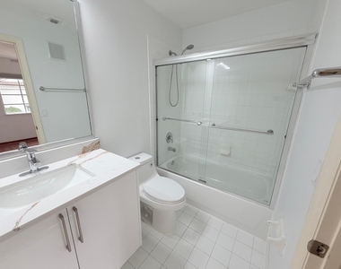 5738 Nw 48th Avenue - Photo Thumbnail 19