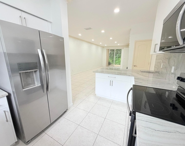 5738 Nw 48th Avenue - Photo Thumbnail 4