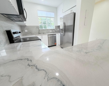 5738 Nw 48th Avenue - Photo Thumbnail 3