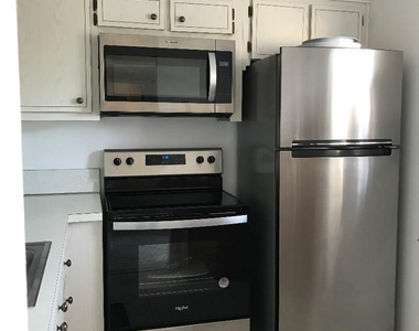 5003 Nw 35th Street - Photo Thumbnail 4
