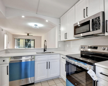 6550 Somerset Drive - Photo Thumbnail 3