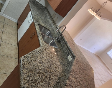156 Sw Peacock Boulevard - Photo Thumbnail 12