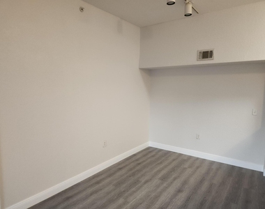 241 Sw Palm Drive - Photo Thumbnail 5