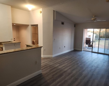 241 Sw Palm Drive - Photo Thumbnail 8