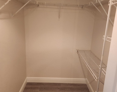 241 Sw Palm Drive - Photo Thumbnail 10