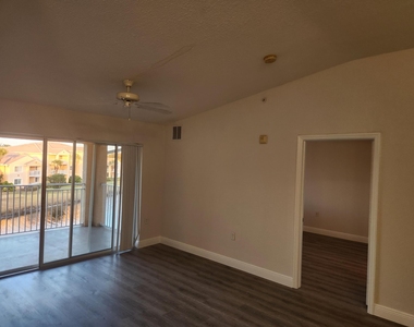 241 Sw Palm Drive - Photo Thumbnail 3