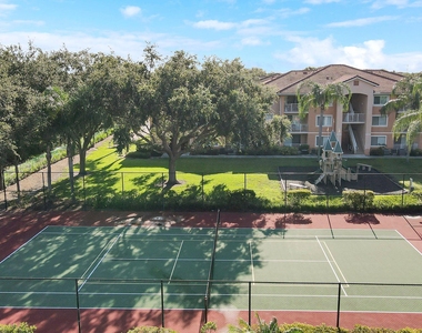 241 Sw Palm Drive - Photo Thumbnail 14