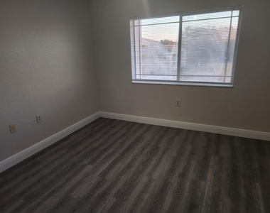 241 Sw Palm Drive - Photo Thumbnail 12