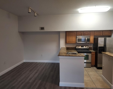 241 Sw Palm Drive - Photo Thumbnail 9