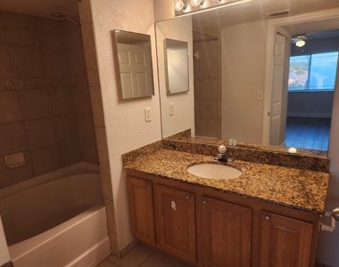 241 Sw Palm Drive - Photo Thumbnail 7