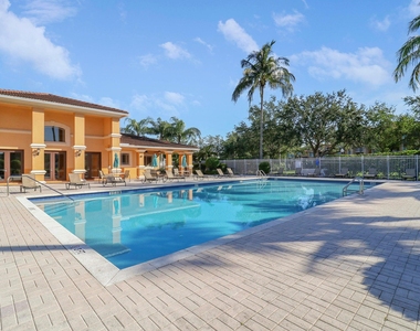 241 Sw Palm Drive - Photo Thumbnail 18