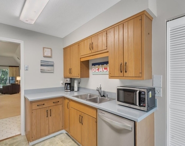 101 E Park Shores Circle - Photo Thumbnail 25