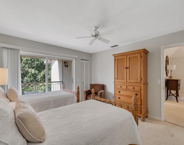 101 E Park Shores Circle - Photo Thumbnail 19