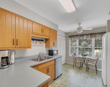 101 E Park Shores Circle - Photo Thumbnail 23