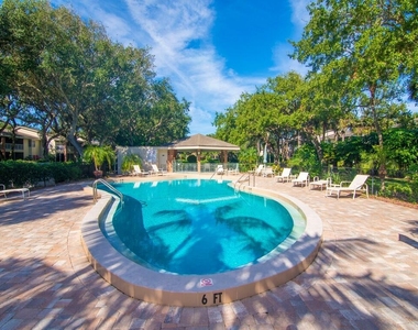 101 E Park Shores Circle - Photo Thumbnail 34