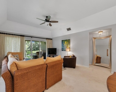 101 E Park Shores Circle - Photo Thumbnail 13